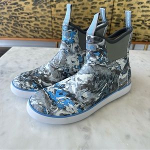 NWOT Huk Mens Performance Fishing Boots. Size 9